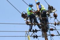 Ilustrasi Perbaikan Listrik oleh Petugas PLN.