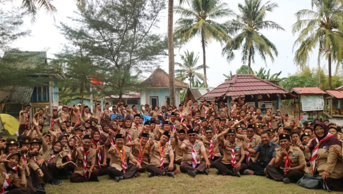 Pj Gubernur Lampung Samsudin saat menyapa para Pramuka usai apel besar, Minggu 1 September 2024.