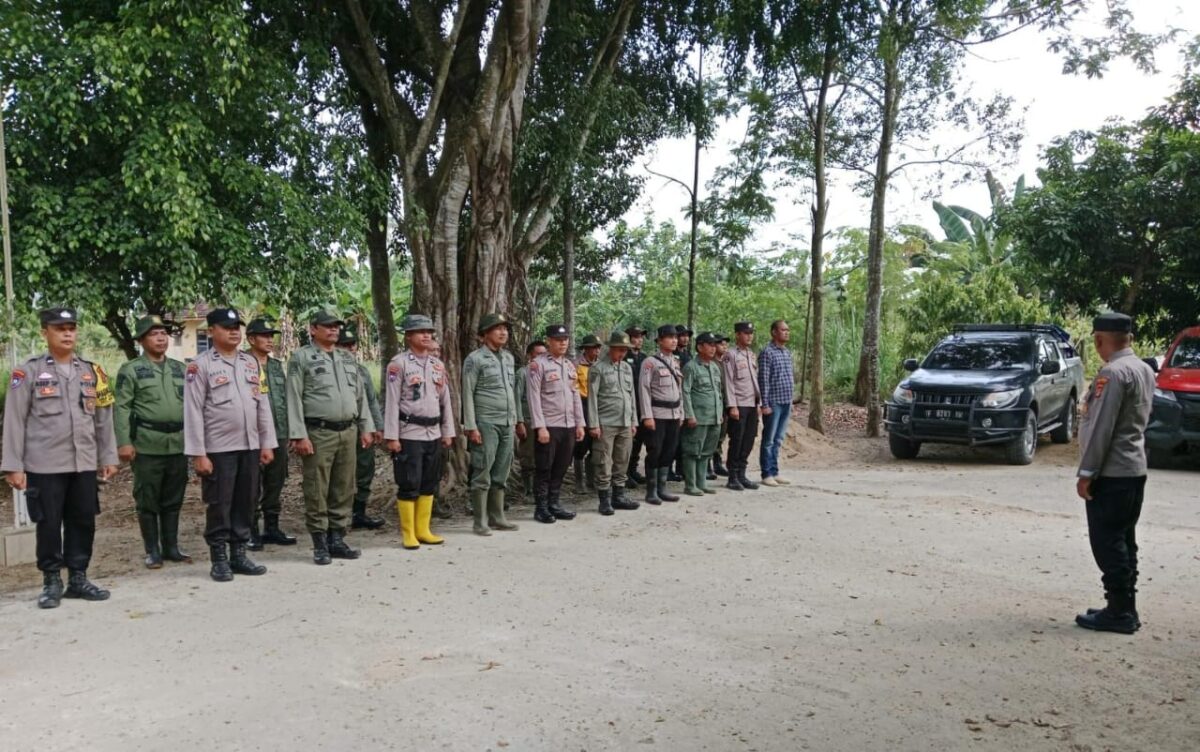 Tim gabungan yang siaga dalam penanganan perburuan liar dan antisiapasi kebakaran TNWK saat apel bersama, Rabu 4 Agustus 2024.