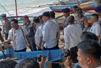 Anggota Sapolairud Polres Tanggamus dan Kapolsek Pematang Sawa saat hadiri Launcing Gardu Kasir di Pematang Sawa, Rabu 4 September 2024.