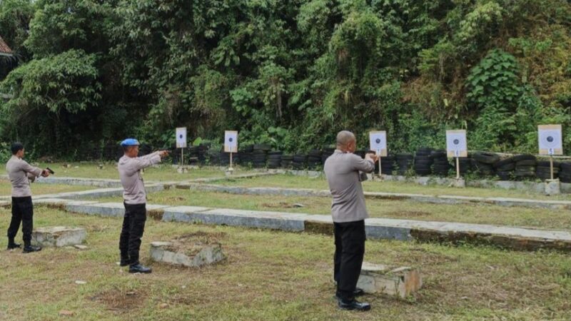 Latihan menembak Polres Tanggamus, Rabu 4 September 2024.