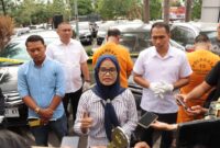 Hartati, korban penggelapan modus rental mobil saat memberikan keterangan kepada awak media, Rabu 4 September 2024.