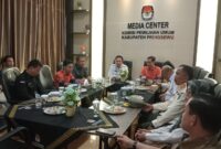 Pj Bupati Pringsewu Marindo Kurniawan saat mengunjungi kantor KPU, Rabu 4 Agustus 2024.