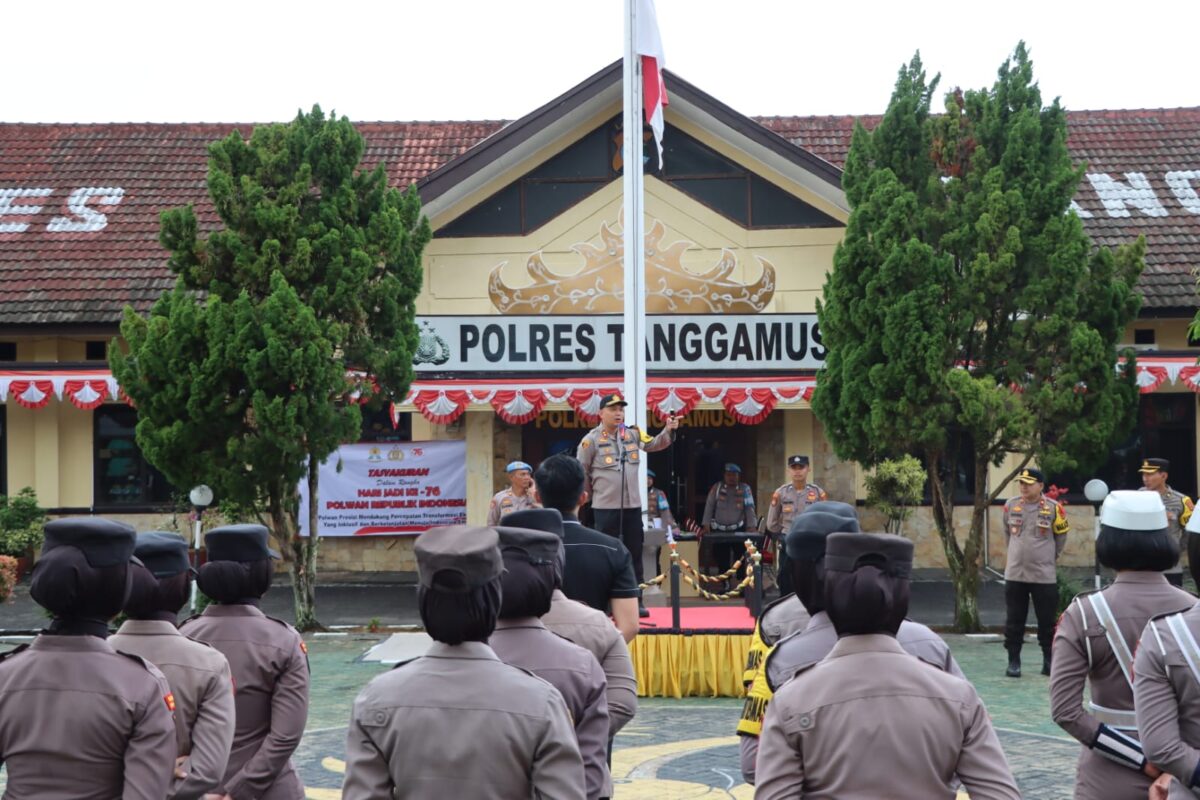 Kapolres Tanggamus AKBP Rivanda saat memberikan arahan tegas pada apel pagi, Kamis 5 September 2024.