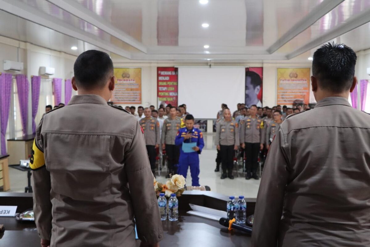 Pembacaan ikrar oleh anggota Polres Tanggamus, Kamis 5 Agustus 2024.