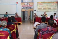 Kapolres Tanggamus saat memberikan pesan dalam Jumat Curhat di Pekon Sidomulyo, Semaka, Jumat 6 September 2024 | Dok. Polres Tanggamus.