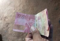 Uang palsu Rp100 ribu yang diterima pedagang somay keliling di Metro Lampung, Minggu 8 September 2024 | Facebook Ulki Masrudin.