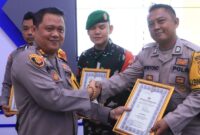 Penyerahan penghargaan oleh Kapolres Lampung Tengah AKBP Andik Purnomo Sigit, Senin 9 September 2024.