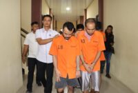 Tersangka saat digelandang Polres Pringsewu.