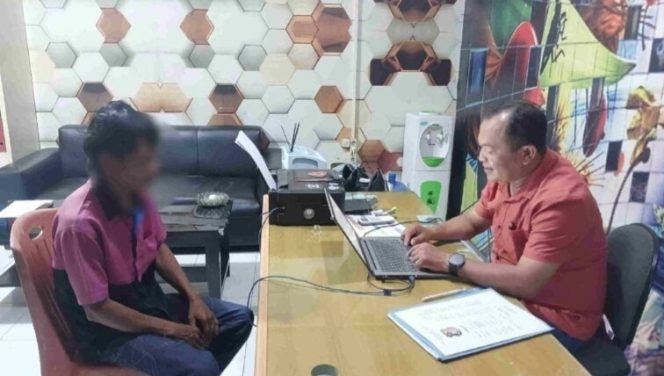 
 Tersangka FR saat diperiksa penyidik Polres Bulukumba, Selasa 10 September 2024.