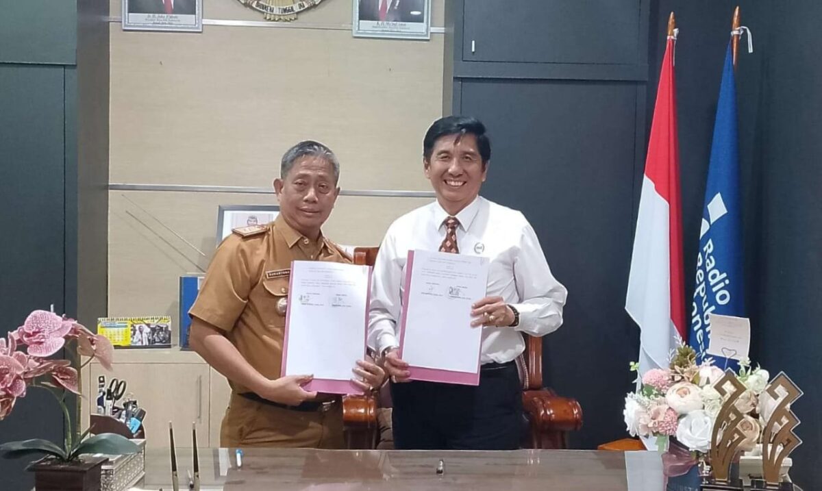 Foto bersama usai Perjanjian Kerja Sama (PKS) di ruang Kepala Stasiun RRI Bandar Lampung kemarin Senin 9 September 2024.