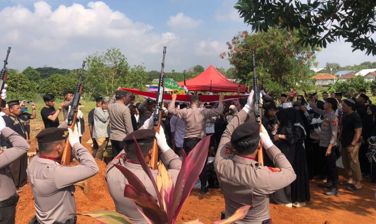 Kapolsek Gunung Agung, Polres Tulang Bawang Barat Iptu Dr. Amir Hamzah, S.H., M.H di TPU Lambau Metro, Rabu 11 September 2024.