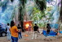 Pembakaran gubuk diduga tempat peredaran Narkoba Lampung Tengah, Rabu 11 September 2024. 