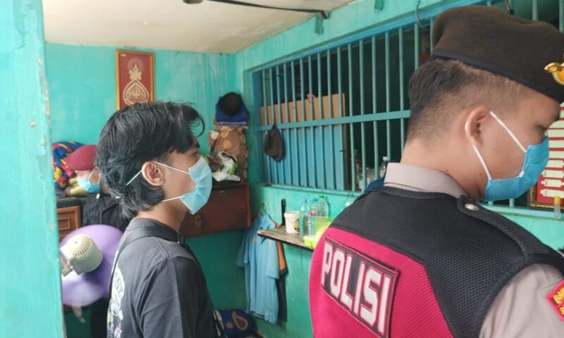 
Razia tim gabungan di Rutan Kota Agung, Tanggamus, Rabu 11 September 2024.
