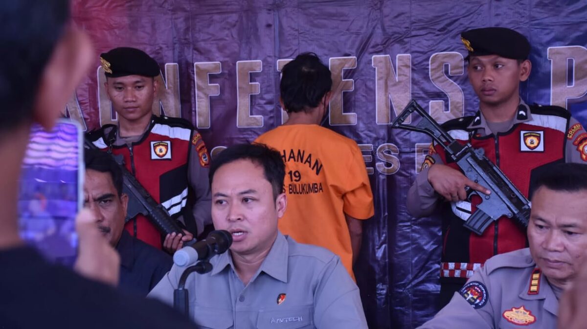 Kasat Reskrim Polres Bulukumba Sulawesi Selatan saat menyampaikan perkembangan kasus penganiayaan anak dibawah umur, Rabu 11 September 2024.