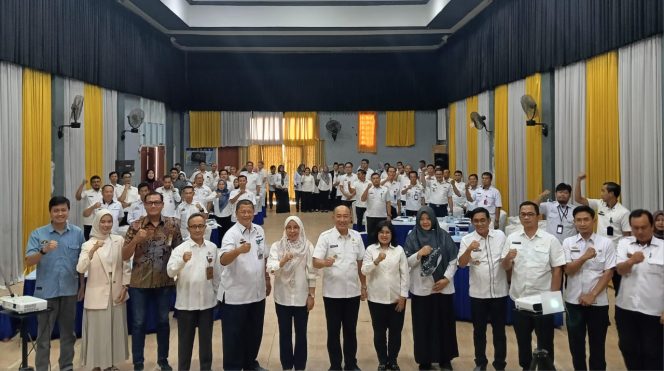 
 Foto bersama usai Konsultasi Publik II KHLS RTRW 2024-2044 Tanggamus, Rabu 11 September 2024.