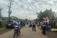 Polisi saat melakukan cek TKP kecelakaan siswi MTs di Lampung Utara, Kamis 12 September 2024.