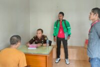 Tersangka Wahyu Saputra saat dilimpahkan ke Kejari Tanggamus, Selasa 12 September 2024.