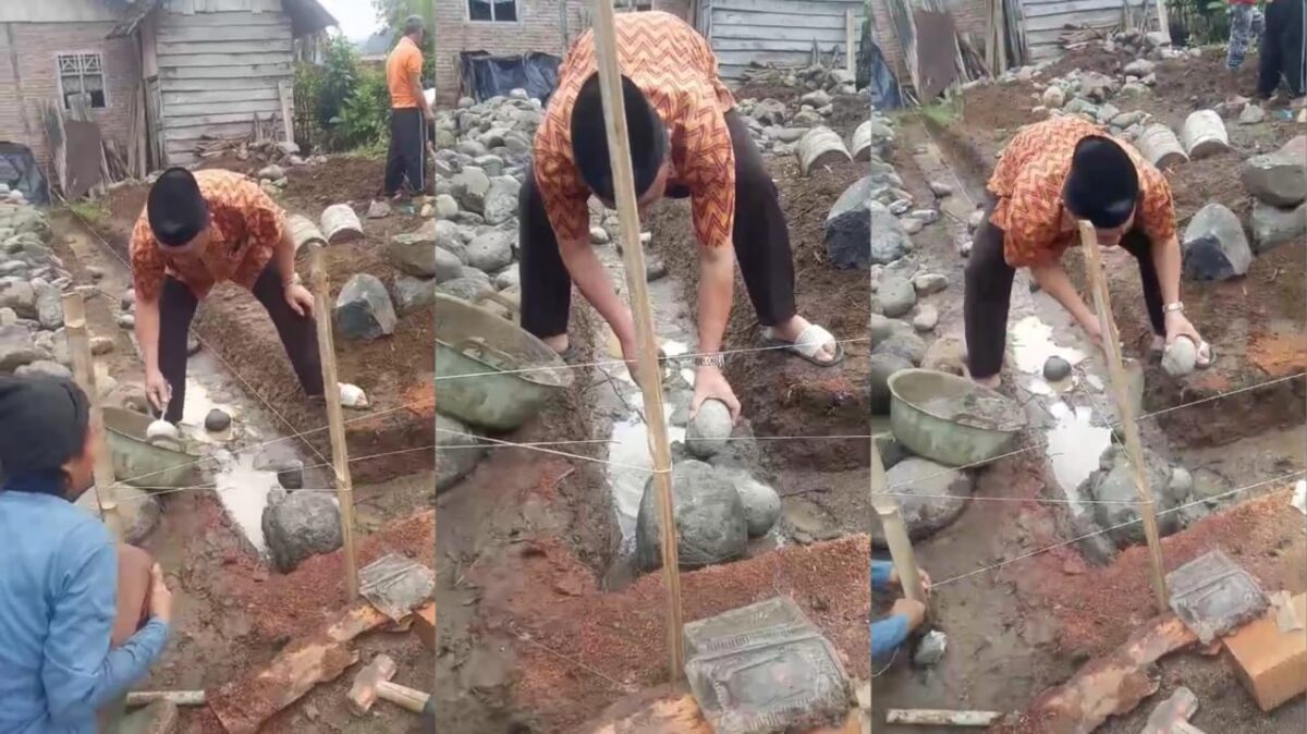 Kakon Kuripan Limau Tanggamus, Ansoruddin saat melakukan Peletakan Batu Pertama Pondok Pesantren Saung Darul Saadah, Senin 16 September 2024.