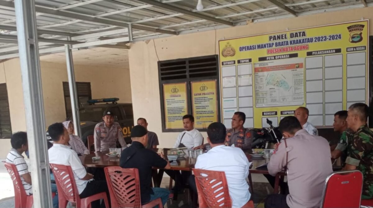 Musyawarah atas komplain warga terkait kebisingan Kafe Huked, Kota Agung, Tanggamus, Rabu 18 September 2024.