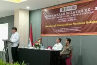 Sekda Pringsewu Heri Iswahyudi saat membuka Muswil ke-3 Forum MKKS SMP Provinsi Lampung, Rabu 18 September 2024.