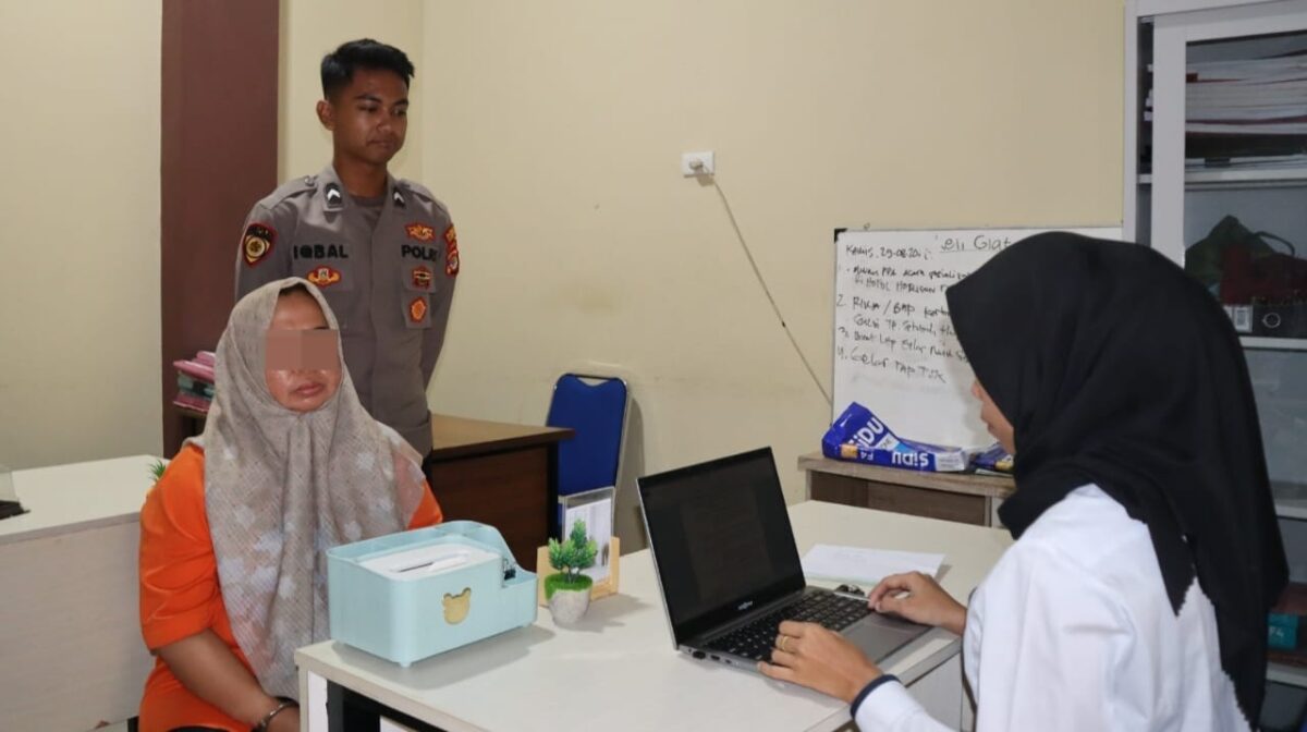 Tersangka HH saat dimintai keterangan unit PPA Satreskrim Polres Pringsewu, Rabu 18 September 2024.