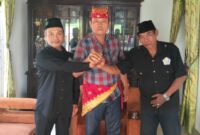 Wakil Panglima Penggitokh Alam Tanggamus Kerajaan Adat Paksi Pak Sekala Brak Kepaksian Pernong Lampung, Mirza YB saat menerima kunjungan pengurus TTKKDH di kediamannya di Pekon Negara Batin, Kecamatan Kota Agung Barat, Rabu 18 September 2024.