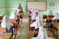 Penyuluhan Bhabinkamtibmas Polres Tanggamus di SMAN Cukuh Balak, Kamis 19 September 2024.