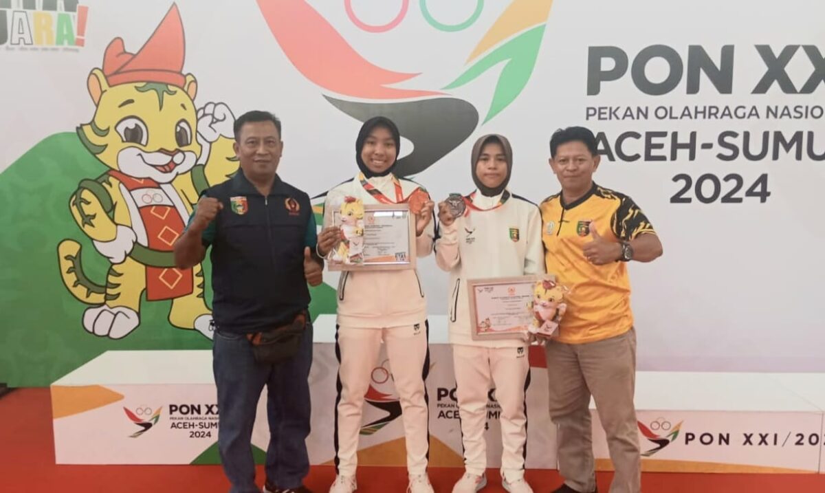 Dua atlet kick boxing tanggamus usai meraih medali perak dan perunggu  PON XXI Aceh-Sumut 2024.
