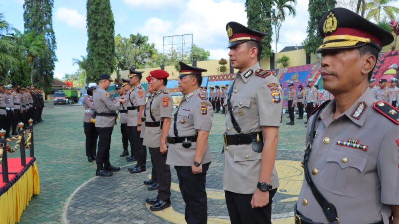 Prosesi Sertijab Wakapolres Tanggamus, Kasatresnarkoba, Kapolsek Pulau Panggung dan penyerahan Kapolsek Sumberejo di Lapangan Mapolres Tanggamus, Sabtu 21 September 2024 | Asrul Ariski/Media Prioritastv.com.