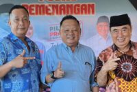 Ketua DPC Gerindra Tanggamus Mukhlis Basri, bersama Haji Saleh Asnawi dan Ketua Tim Pemenangan  Jalan Lurus, Nuzul Irsan di Posko Pemenangan Graha Garuda Yaksa, Kota Agung Timur, Sabtu 21 September 2024.