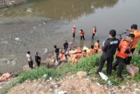 7 Mayat yang ditemukan di belakang Masjid Al Ikhlas Perumahan Pondok Gede Permai RT. 004/RW.008, Kel. Jatirasa, Kec. Jatiasih Kota Bekasi, Minggu 22 September 2024.