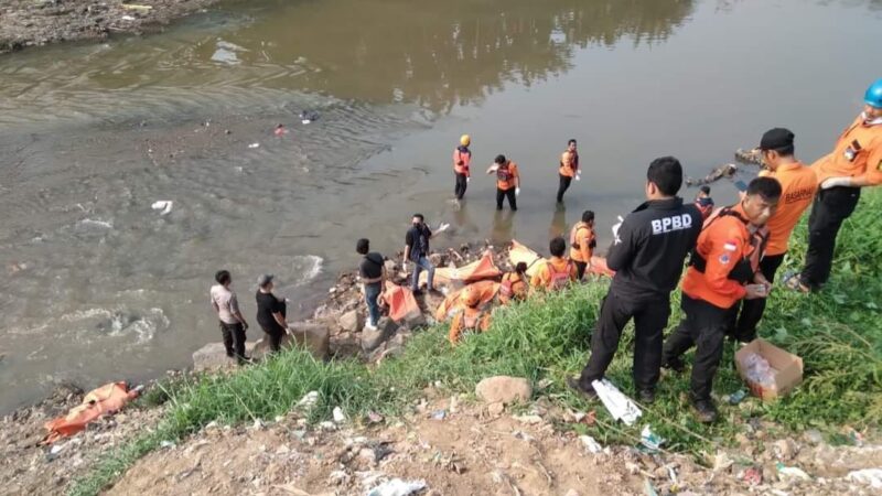 7 Mayat yang ditemukan di belakang Masjid Al Ikhlas Perumahan Pondok Gede Permai RT. 004/RW.008, Kel. Jatirasa, Kec. Jatiasih Kota Bekasi, Minggu 22 September 2024.