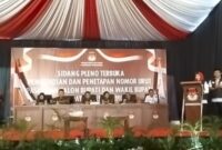 Calon Bupati Tanggamus Pilkada 2024, Dewi Handajani saat menyampaikan ucapan usai pengundian nomor urut di KPU Tanggamus, Senin 23 September 2024 | Herdi/Media Prioritastv.com.