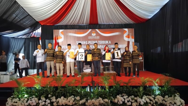 Penunjukan nomor urut pasangan calon Bupati dan Wakil Bupati Tanggamus di KPU Tanggamus, Senin 23 September 2024.