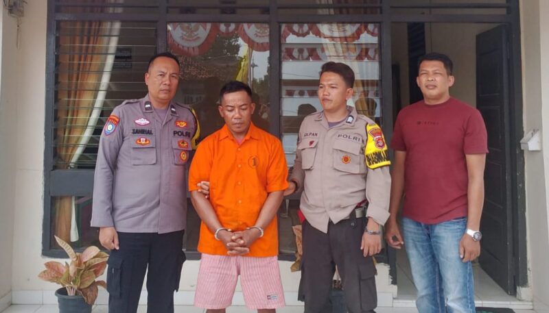 Tersangka Tormisi Saputra saat berada di Polsek Pagelaran Pringsewu.