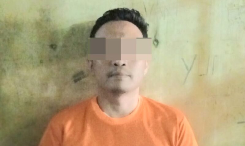 Tersangka FRE saat diamankan Polsek Kalirejo Lampung Tengah.