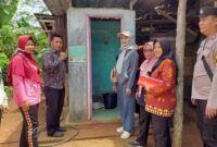 Bhabinkamtibmas Polsek Pematang Sawa Tanggamus saat menghadiri verifikasi ODF di Pekon Teluk Brak, Jumat 27 September 2024.