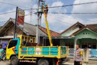 Perbaikan gardu listrik di Way Manak Pugung, Tanggamus, Jumat 27 September 2024.