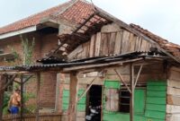 Rumah warga terdampak angin puting beliung di Tiyuh Gunung Katun, Kecamatan Tulang Bawang Udik, Kabupaten Tulang Bawang Barat, Lampung, Minggu 29 September 2024.