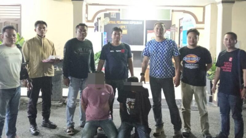 Kedua tersangka setelah diamankan tim gabungan Polsek Sukarame Bandar Lampung dan Polsek Seputih Raman, Lampung Tengah.