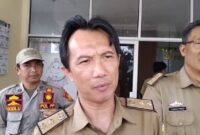 Sekretaris Inspektorat Tanggamus Gustam Apriansyah saat memberikan keterangan pers usai menerima laporan Pekon Tegineneng, Limau, Senin 30 September 2024 | Herdi/Media Prioritastv.com.