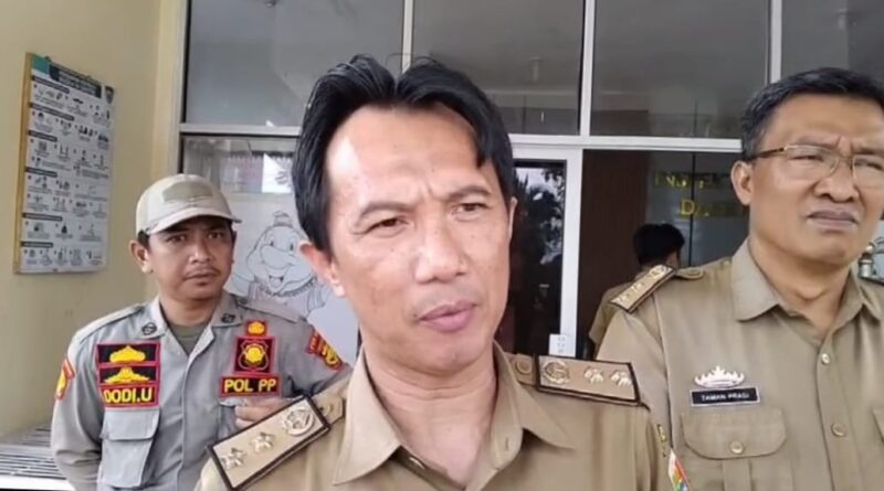 Sekretaris Inspektorat Tanggamus Gustam Apriansyah saat memberikan keterangan pers usai menerima laporan Pekon Tegineneng, Limau, Senin 30 September 2024 | Herdi/Media Prioritastv.com.