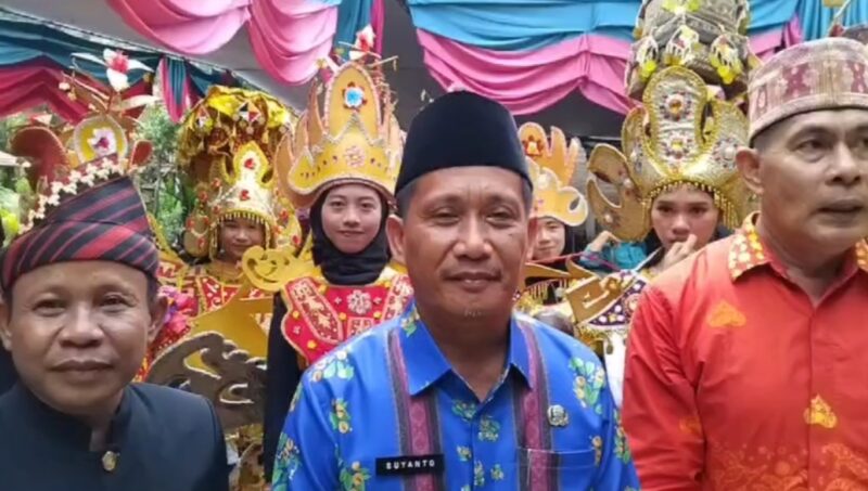 Kadis Pariwisata dan Kebudayaan Tanggamus Suyatno saat memberikan keterangan di Museum Kekhatuan Semaka, Sabtu 9 September 2024.