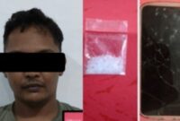 Tersangka FS berikut barang bukti yang diamankan Polres Metro Lampung.