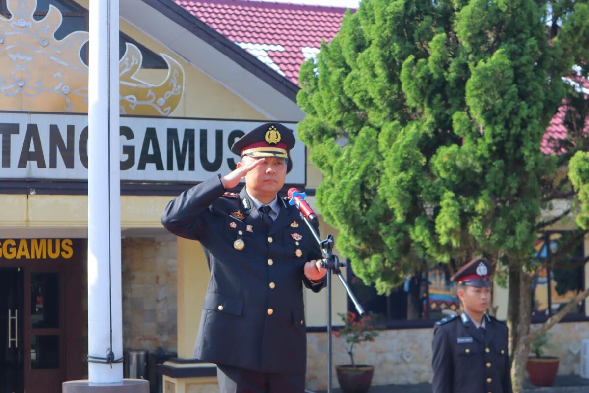 Kapolres Tanggamus AKBP Rivanda saat memimpin upacara hari Kesaktian Pancasila, Selasa 1 Oktober 2024.