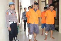 Keempat tersangka saat digelandang ke sel tahanan, Selasa, 1 Oktober 2024.