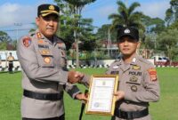 Penghargaan kepada Bripka Riko atas keberhasilanya menangkap pelaku Curanmor saat lepas dinas di Lampung Tengah, Selasa 1 Oktober 2024.
