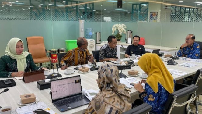Pertemuan Pj Bupati Pringsewu dengan Direktur Sanitasi Kemen PUPR, Senin 1 Oktober 2024.