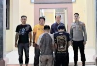 Kedua tersangka saat diamankan di Polsek Talang Padang, Rabu 2 Oktober 2024 